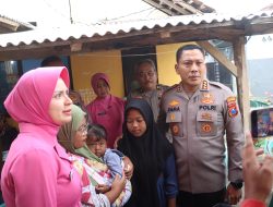 Kapolresta Banyuwangi dan GM ASDP turun langsung Bagikan Puluhan Selimut dan Matras untuk Keluarga Korban di ASDP Ketapang