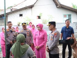 Kapolresta Banyuwangi Bersama Ketua Bhayangkari Laksanakan Anjangsana ke Rumah Korban Tenggelam KMP Tunu Pratama Jaya