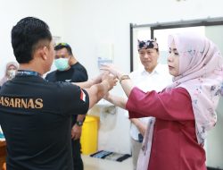 Jelang Pencarian Bawah Laut Pencarian Korban KMP Tunu Pratama Jaya, Tim Penyelam Periksa Kesehatan di RSUD Blambangan