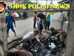 Demi Warga, Babinsa Terjun Bersihkan Saluran Air Tersumbat di Sukarahayu