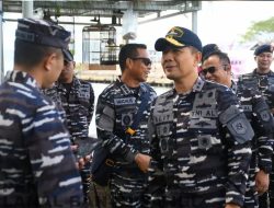Bersama Pangkoarmada II, Danlanal Banyuwangi Kawal Optimalisasi Pencarian Korban KMP Tunu