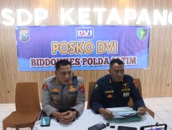 Kapolresta Banyuwangi dan Tim DVI Polda Jatim Identifikasi Jenazah Korban KMP Tunu Pratama Jaya