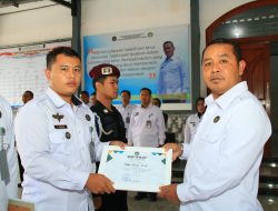 Berhasil Menggagalkan Upaya Penyelundupa Handphone, 4 Pegawai Lapas Banyuwangi Dapatkan Penghargaan dari Kalapas