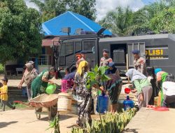 Brimob Kompi 3 Batalyon B Pelopor Pasaman Barat Turun Langsung Ditengah Warga Salurkan Air Bersih Ditengah Kemarau Panjang