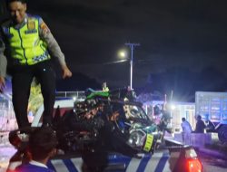 Respon Kilat Satlantas Polres Solsel Evakuasi Laka Lantas Maut di Jalan Sampu