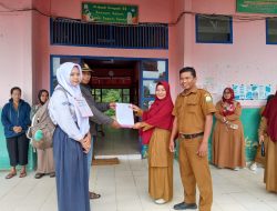 Siswa Siswi Baru Dengan Semangat Memasuki Ruangan Baru Sekolah Menengah Atas (SMA ) Satu Suro Makmur