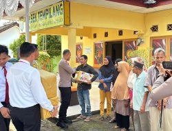 Kunjungan Kerja Kapolres Bangka Barat Ke Polsek Tempilang Sempatkan Serahkan Bantuan Sosial