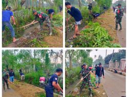 Babinsa Koramil 11/Pebayuran Ajak Warga Karangsegar Kerja Bakti Bersihkan Lingkungan