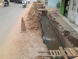 Diduga bekingi Proyek Normalisasi Drainase Oknum Wartawan Jadi Koordinator Dakor