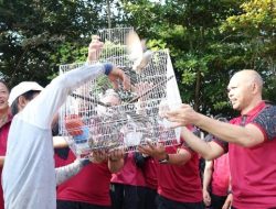 Kapolda Babel Ajak Anggota Lepaskan Ratusan Ikan Dan Burung Di Kawasan Taman Bhaypark