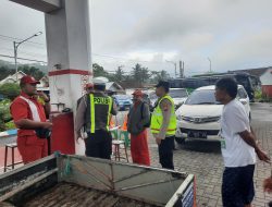 Polresta Banyuwangi-Polsek Kalibaru Ajak Warga Bijak dalam Pembelian BBM
