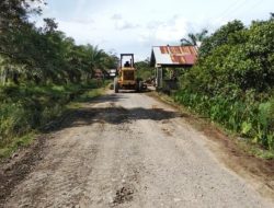 Target Tuntas 2025: PUPR Aceh Barat Lanjutkan Pengaspalan Jalan Peulanteu LB-Gunong Pulo