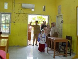 Bupati Aceh Barat antar anak ke sekolah di hari pertama contoh kedisiplinan