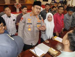Kapolres Langkat Pimpin Langsung Pengamanan Aksi Unjuk Rasa Kelompok SADAR di DPRD Langkat