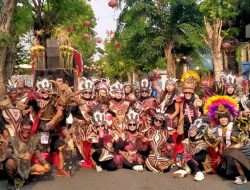 MEMPERINGATI HUT KEMERDEKAAN BANGSA INDONESIA KE 80 MENGGELAR KARNAVAL DESA JOMBANG