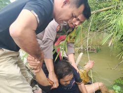 Polisi Gerak Cepat, Selamatkan Warga yang Hanyut di Sungai Pelawi