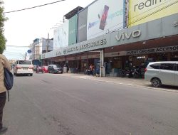 Toko mahkota accesories Diduga rampas trotoar untuk Berjualan