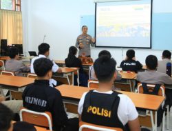 ‎Kadiv Humas Polri Beri Motivasi dan Pemahaman Tugas Kepolisian Pada Siswa Labschool