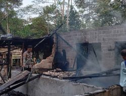 Aksi Heroik Kapolsek Simpang Teritip Padamkan Kebakaran Rumah, Tuai Ribuan Pujian Warga