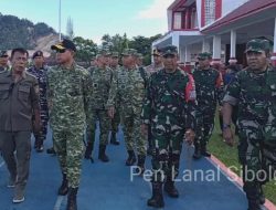 Danlanal Sibolga Bersama Forkopimda Sibolga-Tapteng Sambut Kedatangan Presiden Prabowo di GOR Pandan Tapteng