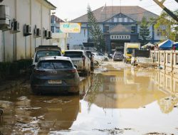 Prajurit Kodaeral I Terjun Langsung Bersihkan RSUD Aceh Tamiang Pasca Banjir