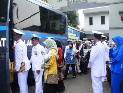 Sebagai Wujud Penghormatan Kepada Prajurit, Lanal Bandung Laksanakan Wisuda Purna Bakti