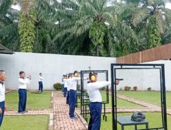 Tingkatkan Naluri Tempur Prajurit, Lanal Bengkulu Laksanakan Latihan Menembak