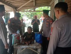 Kunjungan yang Menguatkan Hati: Kapolsek Pebayuran Sambangi Warga Tuna Daksa
