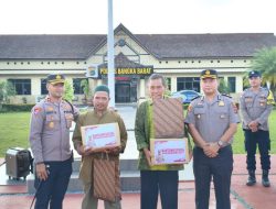 Kapolres Bangka Barat Beri Penghargaan kepada Warga Penemu Granat di Kampung Tanjung
