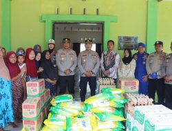 Donasi Hasil Penjualan Tiket Grasstrack Motocross, Kapolres Pasaman Barat Salurkan Bantuan Kepada Masyarakat Terdampak Bencana di Sasak Ranah Pasisie