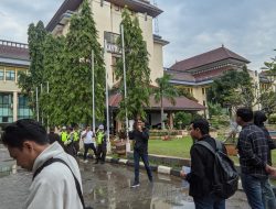 Bekasi muak, Koalisi Pemuda Rakyat Bangkit menuntut pemerintah Kabupaten Bekasi untuk mengusut tuntas dugaan gratifikasi open bidding rotasi-mutasi Pejabat Kedinasan.