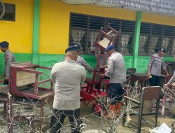 Polri Melalui Brimob Polda Sumut Membantu Pemberaihan Pasca Bencana Banjir Yang Merendam Smp  Negeri 1 Tanjung Pura