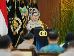 Berantas Kejahatan Transnasional, Polri Tangkap dan Serahkan 14 Buron Interpol Red Notice