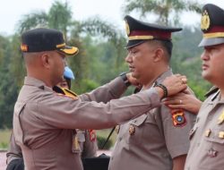 Polres Bangka Barat Beri Penghargaan dan Kenaikan Pangkat 43 Personel, Kapolres Tekankan Dedikasi dalam Tugas Kemanusiaan