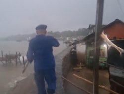 Kapolres Bangka Barat Imbau Masyarakat Pesisir Waspada Cuaca Buruk dan Air Laut Pasang