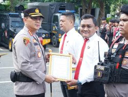 Kapolres Metro Jakarta Utara Beri Penghargaan Anggota Berprestasi
