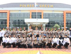 Momen Haru, Kapolres Gresik AKBP Rovan Richard Mahenu Pimpin Apel Terakhir Titipkan Doa untuk Anggota