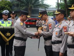 Wakapolda Metro Jaya Berikan Penghargaan Pos Terbaik Ops Lilin Jaya 2025