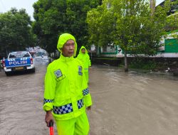 Satlantas Polres Bangka Barat Intensifkan Patroli Rawan Banjir di Mentok