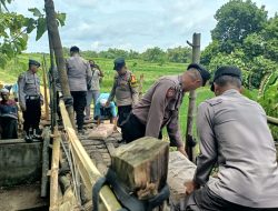 Wujud Nyata Kepedulian Polres Pamekasan, Bantu Perbaikan Jembatan di Desa Palengan Daya