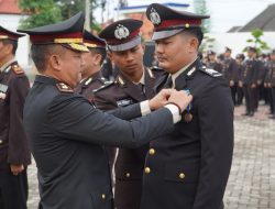 74 Personel Polres Pamekasan Menerima Tanda Kehormatan Satyalancana Pengabdian