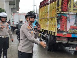 Antisipasi Macet Panjang, Polsek Pademangan Lakukan Pengaturan Lalu Lintas di Titik Rawan