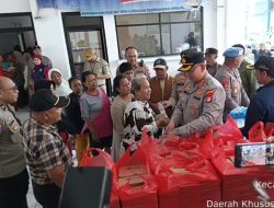Kapolres Metro Jakarta Utara Salurkan 1.000 Paket Makanan untuk Pengungsi Banjir di Cilincing