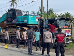 Kapolres Pidie Jaya Kerahkan Satu Unit Ekskavator untuk Percepat Pemulihan Pasca Bencana