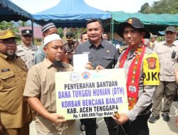 Kapolda Aceh Serahkan 300 Kasur dan Dana Tunggu Hunian untuk Korban Bencana di Ketambe