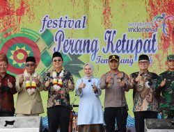 Wakapolda Babel Hadiri dan Ikut Perang Ketupat di Tempilang, Tradisi Tolak Bala Berlangsung Aman