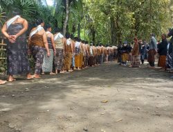 Tradisi “Perlon Unggahan Anak Putu Bonokeling”