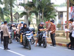 Hari Ketiga Ramadhan, Polres Langkat Kembali Berbagi Takjil kepada Masyarakat*