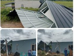 Angin Kencang Robohkan Atap Rumah Warga di Pesisir Selatan
