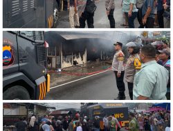 Mobil AWC Polres Pasaman Barat Bantu Padamkan Kebakaran Empat Unit Ruko Semi Permanen